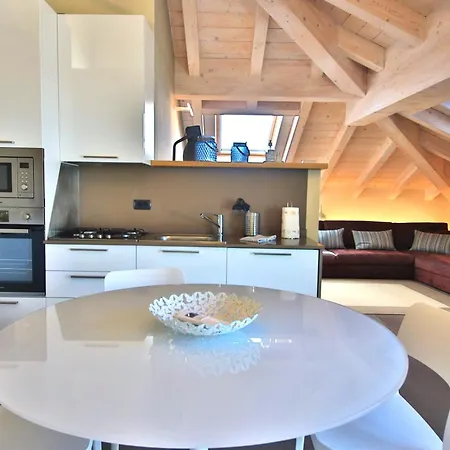 Liszt Attic By Klabhouse Appartement