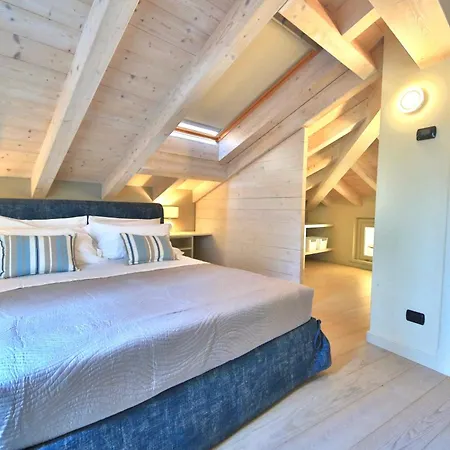 Appartement Liszt Attic By Klabhouse *