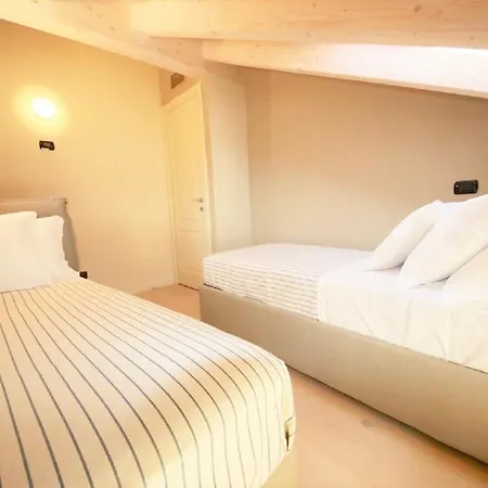 Appartement Liszt Attic By Klabhouse Bellagio